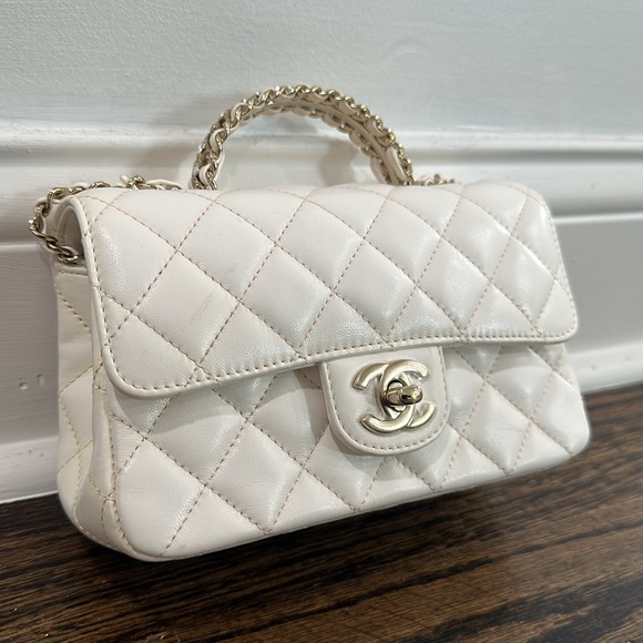 Selling a RARE Chanel Mini Rectangle Crystal Handle in WHITE LAMBSKIN - Picture 2 of 16